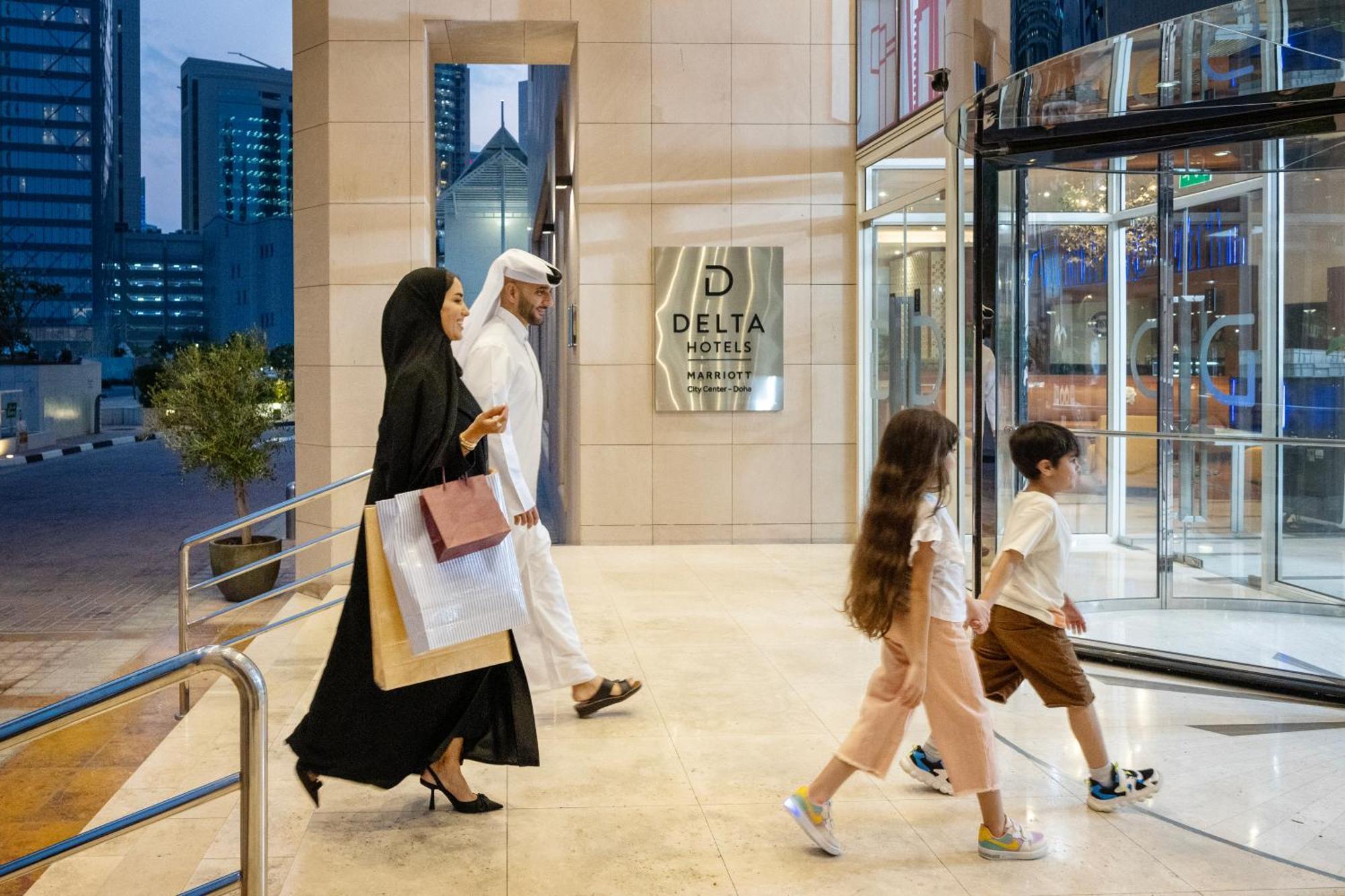 Delta Hotels By Marriott City Center Doha Ngoại thất bức ảnh Entrance to the hotel