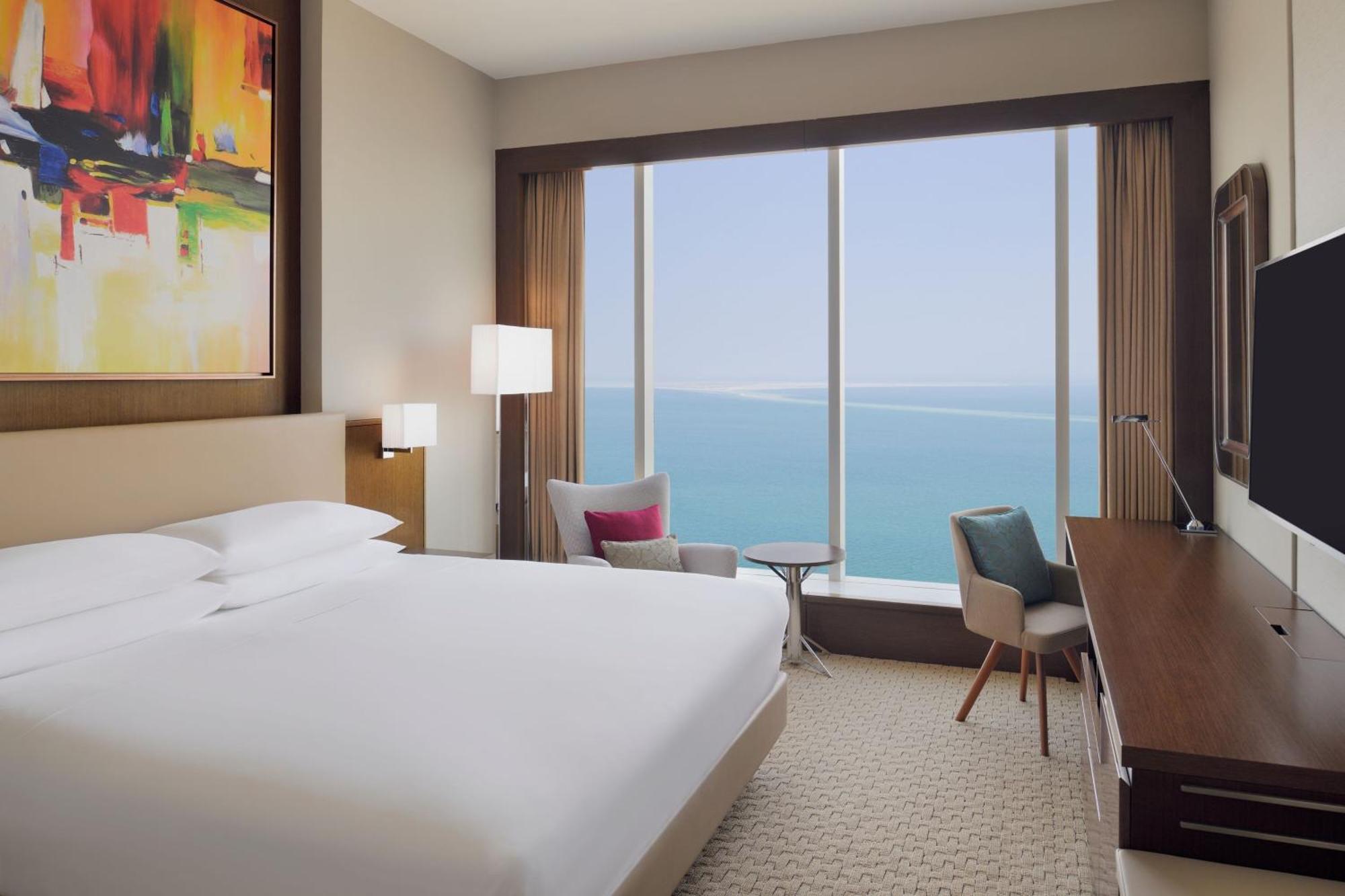 Delta Hotels By Marriott City Center Doha Ngoại thất bức ảnh A guest room at the hotel